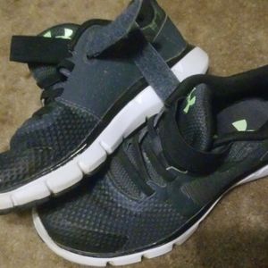 Under Armour Boys Tennis Shoe size 12